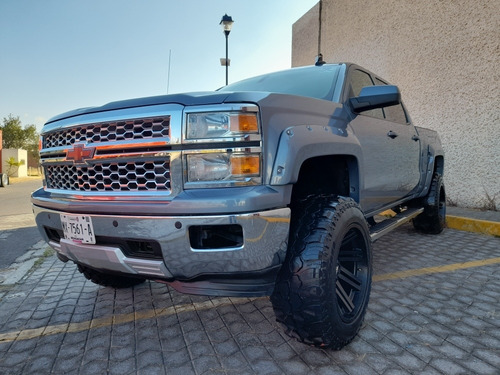Imagen 3 de 11 de Chevrolet Cheyenne 2014 5.3 2500 Crew Cab Lt 4x4 Mt