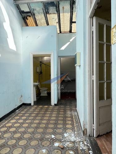Venta Casa Con Local + 3 Apartamentos En La Comercial! Inversión Ideal Para Reciclaje, O Desarrolladoras Inmobiliarias!