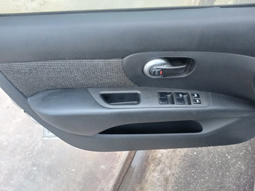 Nissan Livina 2013 1.6 Flex 5p