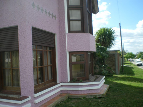 Casa Centrica De 2 Plantas 100 M Edificados 300 M Totales