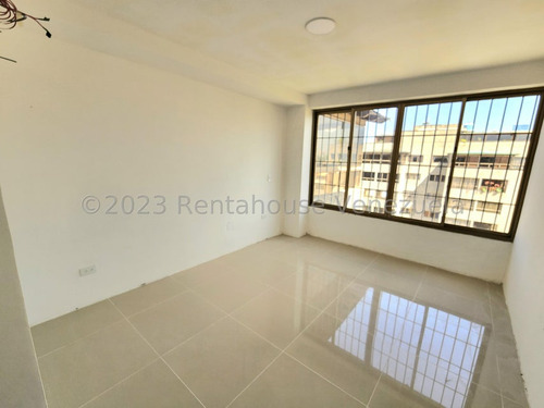 Apartamento Penthouse Dúplex Remodelado 295 M² 4h, 7b, 3p, Residencia Geminis En Calle Cerrada En Venta En Los Samanes Avenida 3 Caracas