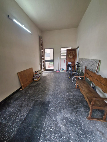 Muy Buena Casa Ph 3 Dormitorios 2 Baños, Garaje, Patio Y Terraza