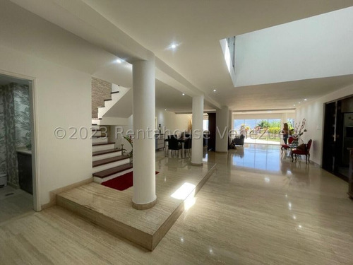 23-30160 Venta Hermosa Casa, Completamente Remodelada Y Decorada Con Muy Buen Gusto