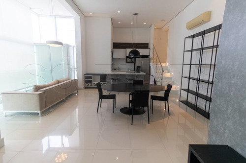 Imagem 2 de 15 de Apartamento Duplex Totalmente Reformado E Finamente Decorado Com 136m², 2x Dormitórios, 1x Suíte. - Sf33293