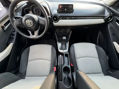Toyota Yaris 1.5 R Le Mid Sedan At