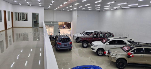Local Comercial En Venta.los Cortijos De Lourdes.en Pie De Calle,recien Remodelado,listo Para Desarrollar Cualquier Actividad Comercial. 24-27524gm
