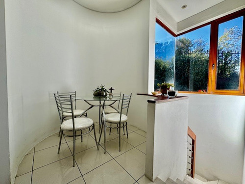 Con Maravillosa Vista, En Condominio Y Amplios Espacios