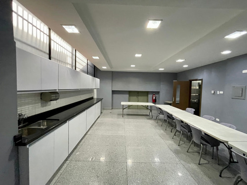 Imagen 4 de 7 de Oficina Moderna En Alquiler En La Vina 330m2 C-6205940