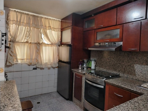 Apabon Vende Apartamento En Piso Bajo En Los Nisperos