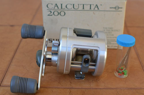 Carretilha Shimano Calcutta 200