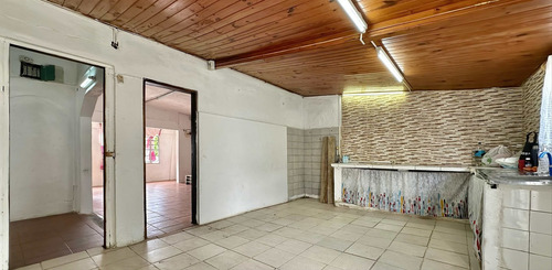 Se Vende Casa Con Salon De Fiestas