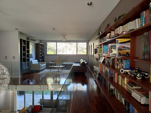 Sensacional Casa Moderna, Super Luminosa Y Con Ambientes Amplios.