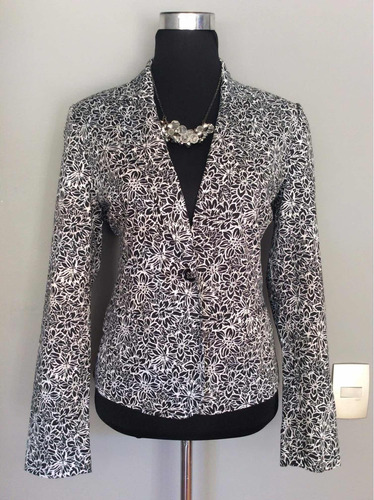 Po Blazer Negro Con Blanco Floreado, Rafaella, Talla M.