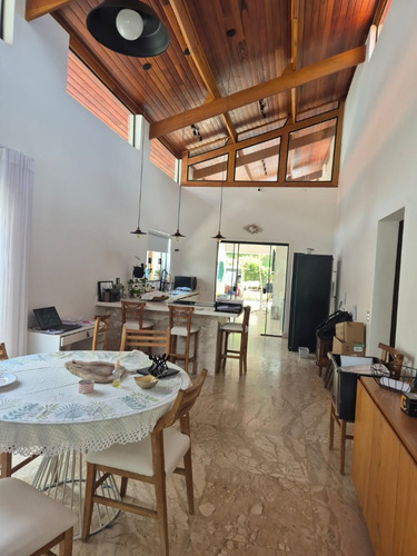 Linda Casa! Com 3 Quartos Suites À Venda, 200 Metros Quadrados
