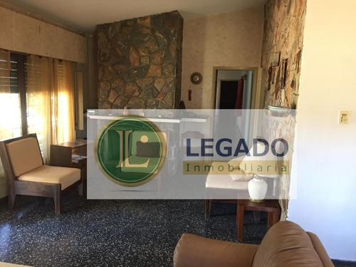 Casa En Venta En Atlántida, Excelente Ubicación.-