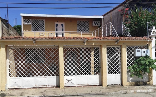 Imagen 1 de 12 de Vendo Comoda Y Hermosa Casa En Urb. Las Delicias. 04243252273