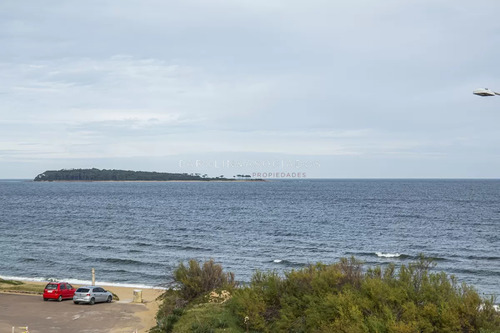 Espectacular Casa En Primera Linea De Playa Mansa, Punta Del Este