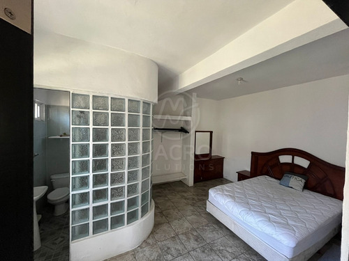 Casa En Venta En Col. Cuauhtemoc De Un Solo Nivel Con Jardín