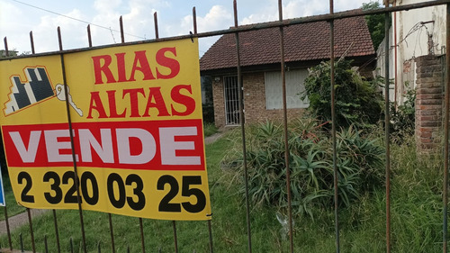 Inmobiliaria Rias Altas Vende, En Muy Buena Ubicaciòn, Muy Linda Casa Con Jardín Y Terreno!!