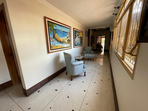 En Venta Posada De 11 Habitaciones En La Avenida 2 Sector Glorias Patrias, Mérida.