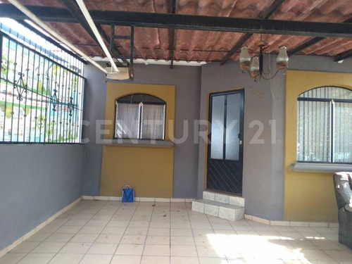 Casa En Venta En Fracc. Residencial Tabachines, Villa De Alvarez, Colima.