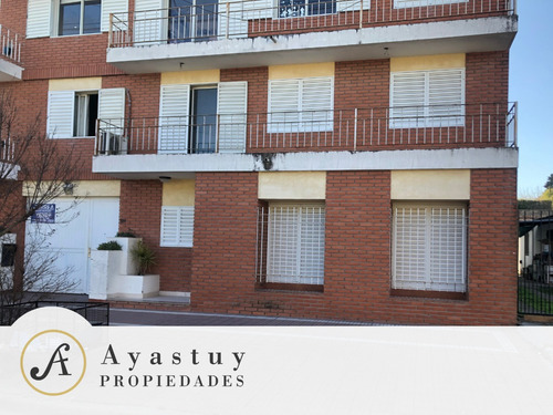 Imagen 1 de 10 de Departamento En Barrio Centrico - Brandsen