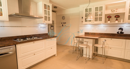 Exclusiva Residencia En Mansa- Ref: 360