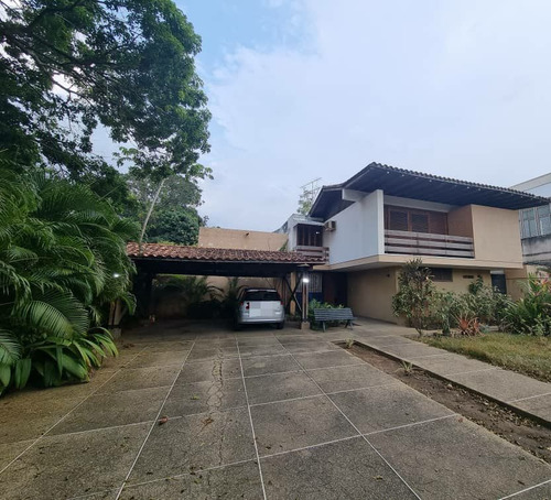 Eglée Suárez Vende Casa En Calle La Salle, Guaparo. Mac-225