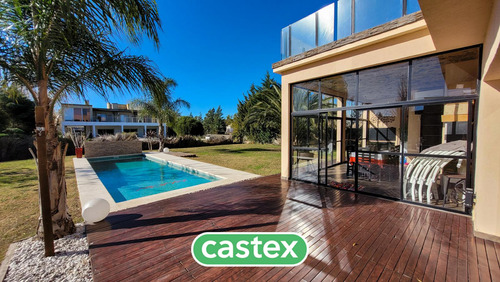 Moderna Casa En Venta En San Eliseo Golf