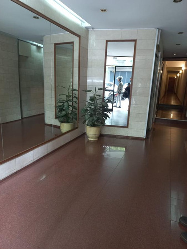 Departamento Sobre Avenida - 3 Amb Al Frente - 2 Balcones - Excelente Vista Y Ubicacion