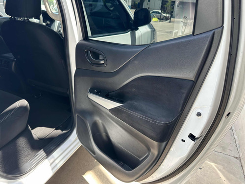 Nissan NP300 2.4 Doble Cabina Se Aa Pack Seg Mt