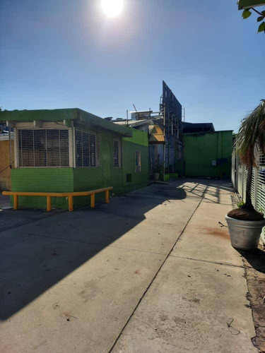 Se Alquila Local Comercial De 800 M2 En Urb.el Viñedo,119427