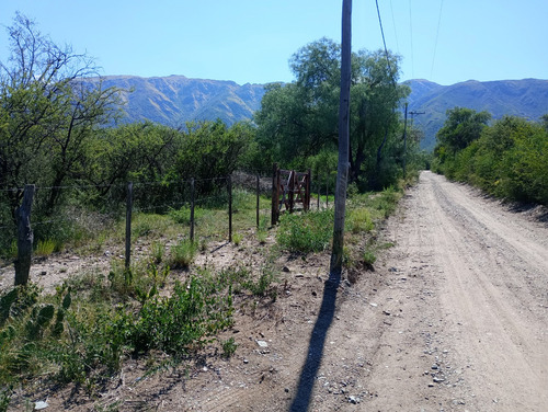 Retasados !!dueño Directo 2 Lotes De 3000m2 Con Agua, Luz Y Alumbrado Publico , Proximidad Al Dique Piscu Yaco Y La Reserva Quebrada De Villa Elena !! Y Zona De Cabañas A Solo 700 Mts De La Ruta 1.