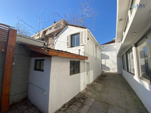 Amplia Casa - Oficina En Venta En El Mejor Barrio De Ñuñoa