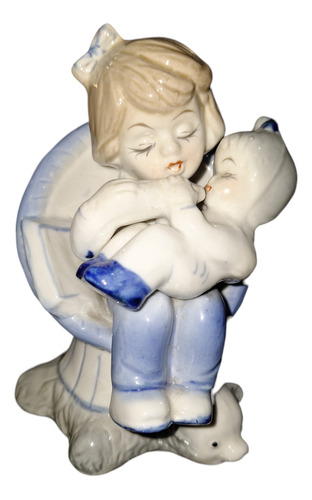 Hermosa Figura Ceramica Laqueada De Niña Alimentando A Bebe.