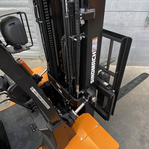 Imagen 14 de 16 de Autoelevador 3500kg 3.5 Toneladas Triple Torre 4.5m Duales