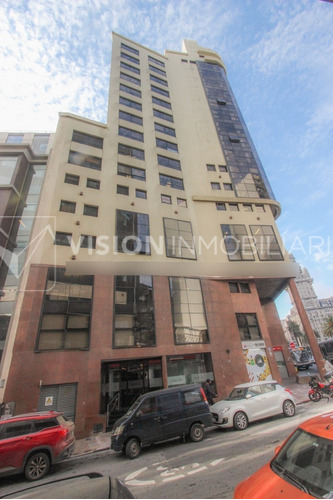 Imagen 22 de 25 de Alquiler De Oficina Doble, 5to Piso Al Frente, 60m2, Dos Entradas, Dos Baños, Sala De Reuniones De Uso Común, Plaza Independencia Esq Juncal, Entre El Centro Y La Ciudad Vieja