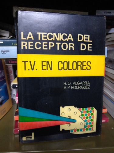La Técnica Del Receptor De Tv En Colores Agarra Rodríguez