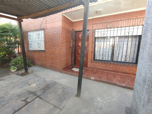 Imagen 2 de 23 de Casa De 3 Ambientes Con Cochera Y Local Excelente Ubicacion