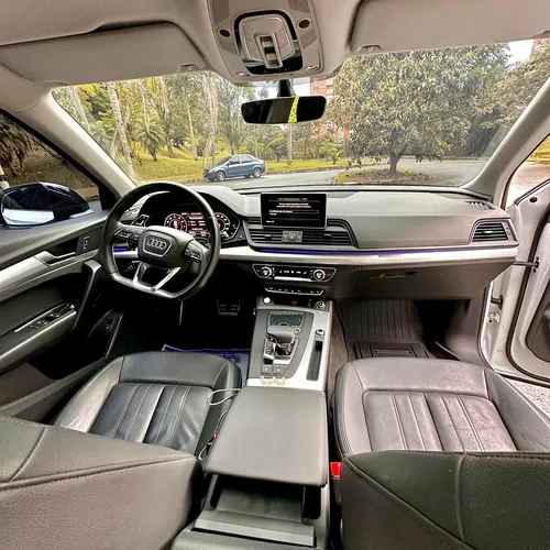 Audi Q5 TFSI QUATTRO BLACK