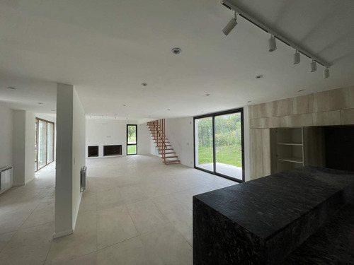 Venta Casa Ubicada En Country Estancia El Terrón