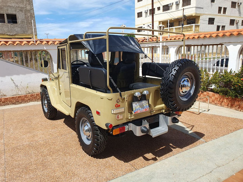 Imagen 3 de 18 de Toyota Fj 40 Macho