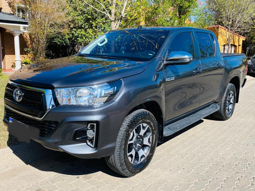 Imagen 1 de 8 de Toyota Hilux Srv 4x4 2019 Línea 2020