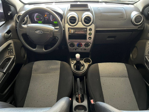 Imagem 9 de 13 de Ford Fiesta 1.6 Se Sedan 16v Flex 4p Manual