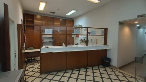 Unico 1er. Piso 8 Amb. Excelente Ubic. S/rivadavia