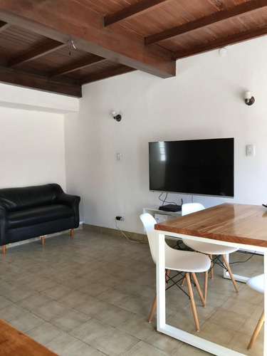 Imagen 6 de 9 de Casa Al Fondo! En Estratégica Ubicación!