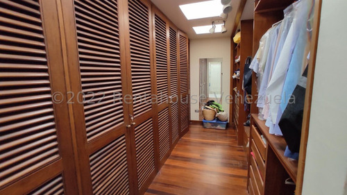 Alto Hatillo !! Hermosa Casa Con Vista Al Ávila, Impecable Cuidado Y Mantenimiento, 1.647 M2 Terreno, 408 M2 Constr., 4 Hab, 7 Baños, 6 Pe, Amplio Y Bello Anexo, Calle Cerrada Con Vigilancia Y Pozo