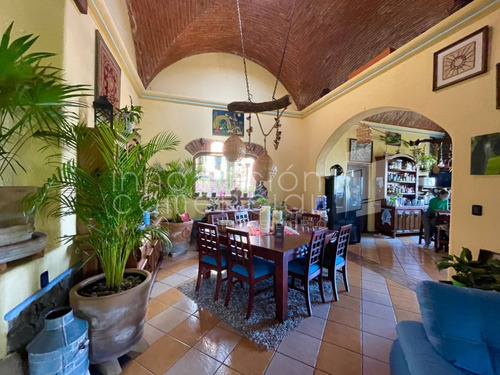 Casa En Venta En Huertas La Joya, Estilo Campestre, Con 4 Recámaras