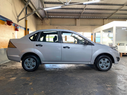 Imagen 4 de 24 de Ford Fiesta Max 1.6l Edge Plus 2013