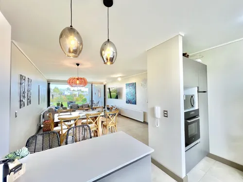 Excelente Departamento En Primer Piso Con Jardín En Marbella